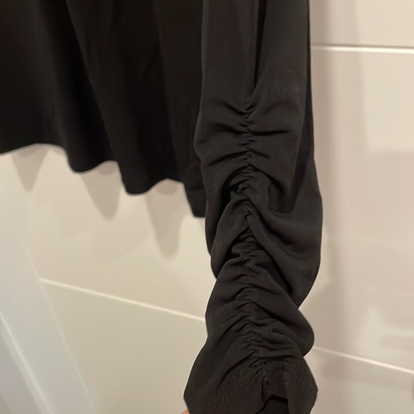 A Pea in the Pod Black V-neck Long Sleeve Top - Picture 4 of 9